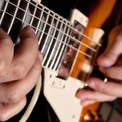 7 причини защо да почнете да свирите на китара